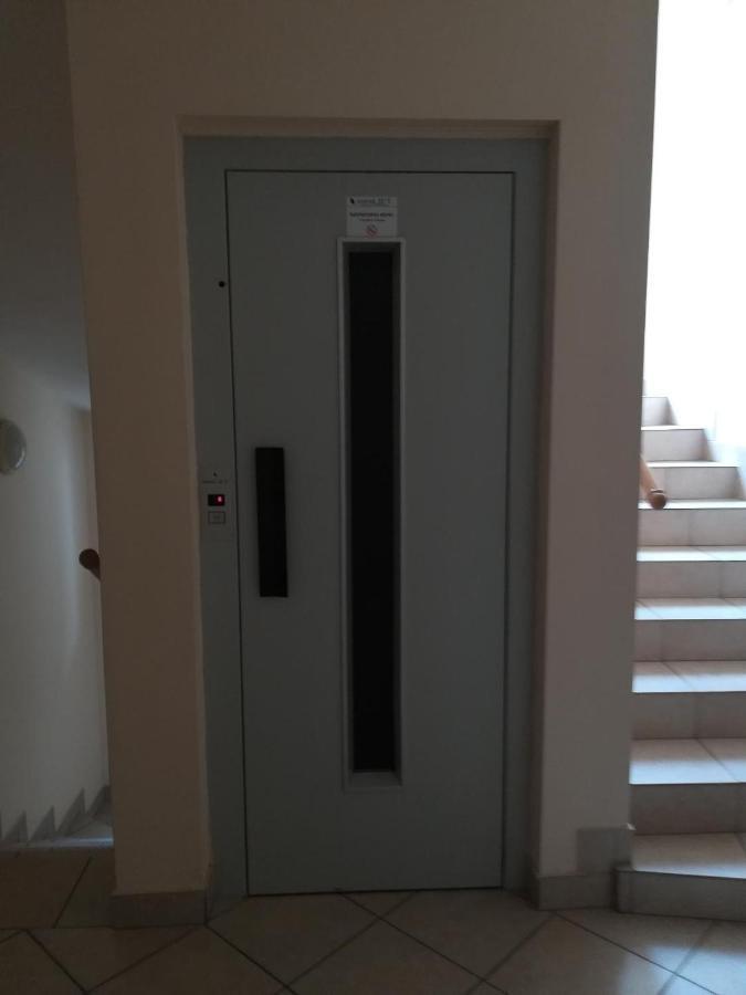 בודפשט Homy Apartment In Buda, With Safe Garage And Terrace מראה חיצוני תמונה